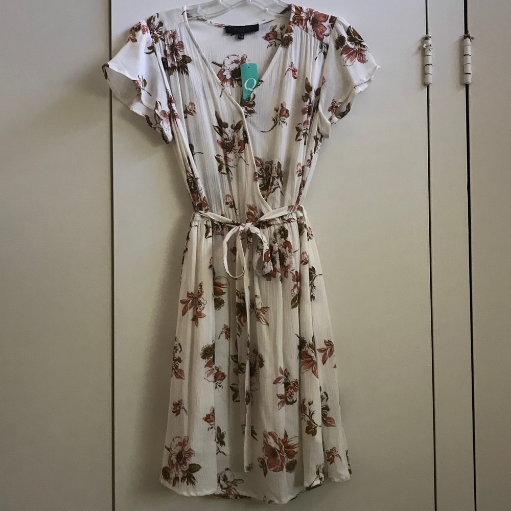 Women's Floral dress Small NWT